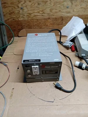 Inversor/cargador Xantrex Fleet Power FP 1000-12 con cables probado Foto 1 de 4