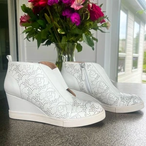 Linea Paolo White Wedge Sneakers - Picture 1 of 5