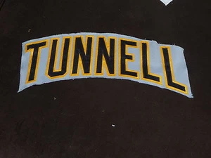 1980er LEE TUNNELL PITTSBURGH PIRATES IM SPIEL GETRAGENES GEBRAUCHTES NAMENSSCHILD AUS TRIKOT. - Bild 1 von 1