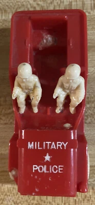 Jeep Thomas Toys de plástico rojo policía militar años 50 Foto 1 de 4