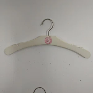 Victoria Secret Clothes Hangers Off White With Pink Brand Stamp Lot Of 5 - Picture 1 of 1