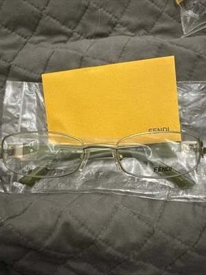 Monturas rectangulares de metal verde Fendi F905 317 52-19 130 Italia Foto 1 de 4