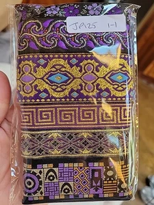 Paquete de remanentes de cinta jacquard púrpura de 6 x 1 yarda de longitud - Imagen 1 de 2