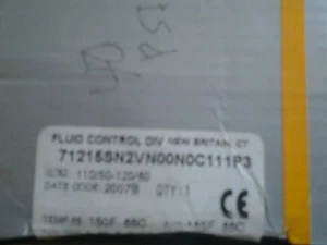 Parker 71215sn2vn00n0c111p3 2 way direct acting solenoid valve 1/4 npt - Picture 1 of 2