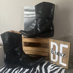 Steve Madden Men’s Black Leather Zip Boots 9 PreOwned EUC-MINT - Picture 1 of 18