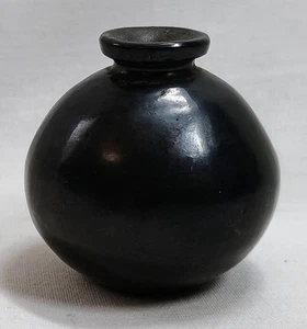Jarrón de cerámica vintage miniatura Barro Negro sin firmar probablemente mexicano - Imagen 1 de 5