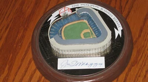 Joe DiMaggio NY Yankee Dome Stadium Sculpture Signed AUTO Hawthorne Cooperstown - Picture 1 of 9