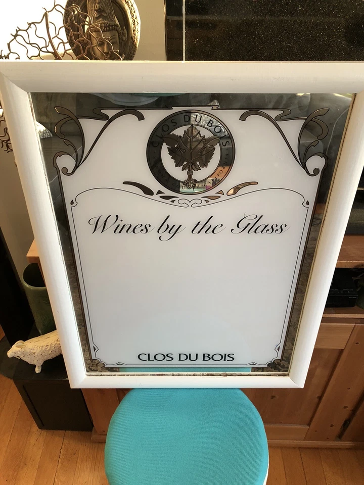 Clos Du Bois Vinos por Copa Vino Menú Exhibición Espejo Restaurante Bodega Letrero Foto 1 de 4