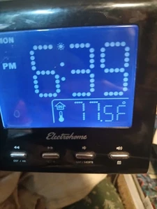 Electrohome EAAC601 Projection Alarm Clock With Am/fm Radio  - Picture 1 of 4