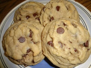 THICK, SOFT, CHEWY AND CHOCOLATY HOMEMADE CHOCOLATE CHIP COOKIES (2 DOZEN) - Picture 1 of 9