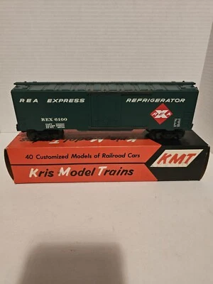 KMT, KRIS MODEL TRAINS O GAUGE REA GREEN REEFER CAR WITH BOX  - Image 1 of 4