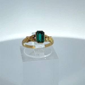 10 Karat Yellow Gold Ring with Created Emerald - Picture 1 of 5