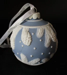 WEDGWOOD BLUE JASPER WARE "PINE CONES" HANGING ORNAMENT - Bild 1 von 12