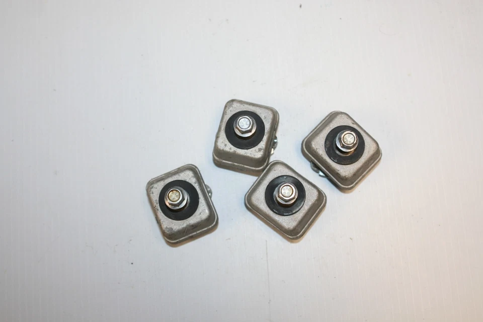 2005-2023 NISSAN TITAN /FRONTIER OEM UTILI-TRACK CONJUNTO DE CHUTEIRAS DE CAMA AMARRAR - Imagem 1 de 1