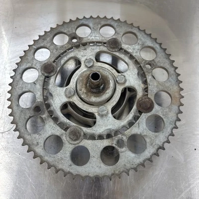 Piñón de tracción trasera Honda CT200 Trail 90 1967-1968 Foto 1 de 4