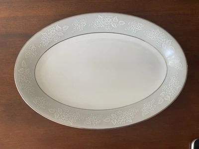 "Plato grande ovalado para servir Noritake Sabrina 5580 Japón 16"" blanco floral China" Foto 1 de 4
