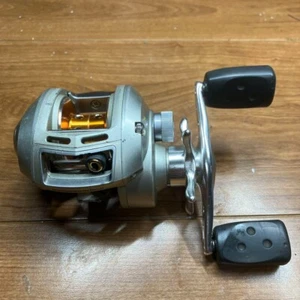 Carrete de baitcasting Abu Garcia Revo STX plateado mango izquierdo se envía desde Japón - Imagen 1 de 7