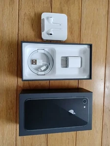 iPhone 8 Space Grey 64 GB Retail Box with headphone, power adapter cable Only - Zdjęcie 1 z 2