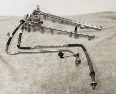 Ford Explorer 5.0 302 1996-1998 regulador de riel de inyección de combustible y stock de línea OEM Foto 1 de 4