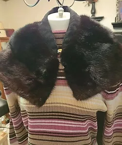 COLLARE IN PELLICCIA MARRONE SCURO CON CHIUSURE - Foto 1 di 6