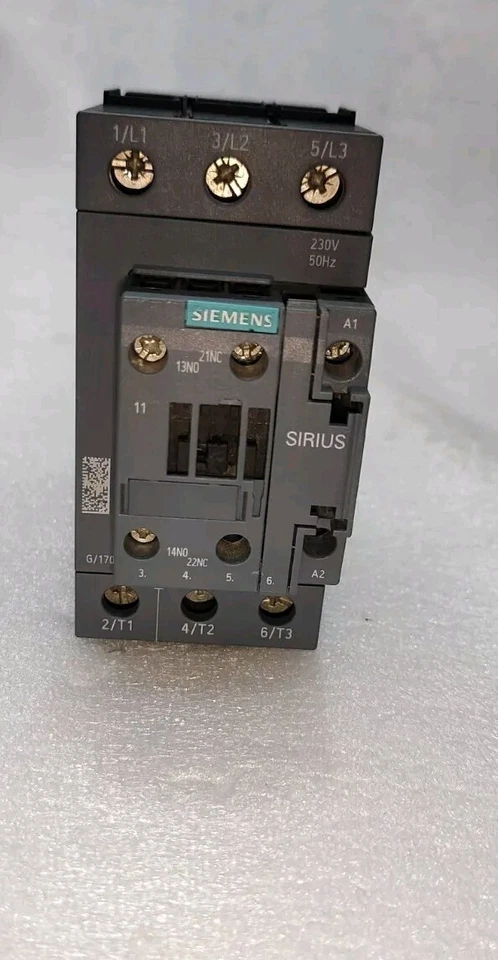 3RT2035-1AP00 230V AC 3POLE 55A SIEMENS SIRIUS CONTACTOR FREE FAST SHIPPING - Imagem 1 de 4