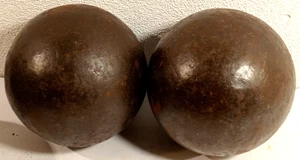 2  BOCCE IN FERRO -GIOCO BOCCE-VINTAGE-D'EPOCA-COLLEZIONE-USATE - Foto 1 di 13