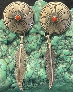 2 Zoll Vintage Navajo Sterlingsilber Koralle CONCHO Feder Ohrhänger 4,79 g - Bild 1 von 8