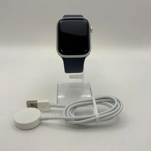 Apple Watch (Series 9) 45mm Silver Aluminum w/ Blue Sport (LTE) - Excellent - Zdjęcie 1 z 5