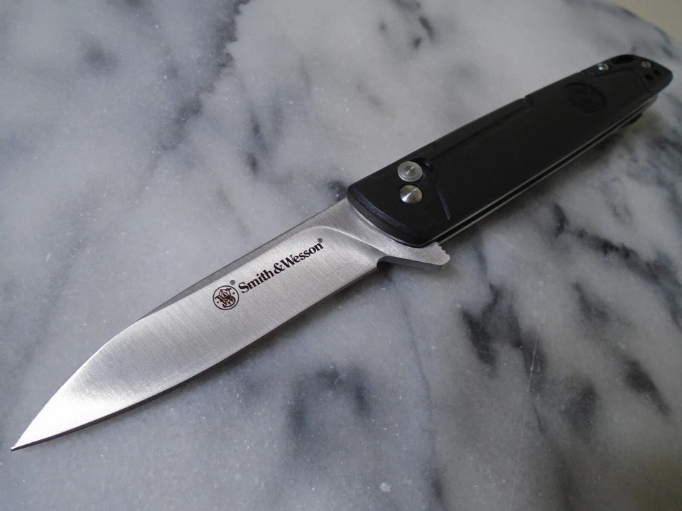 Smith & Wesson Axis Lock Pocket Knife Ball Bearing Pivot Folder 1205908 New - Image 1 of 4