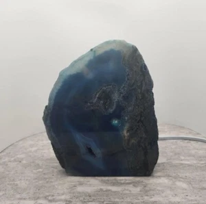 6.6LB Blue Dyed Agate Natural Crystal Freeform with Polished Front Lamp - Picture 1 of 7