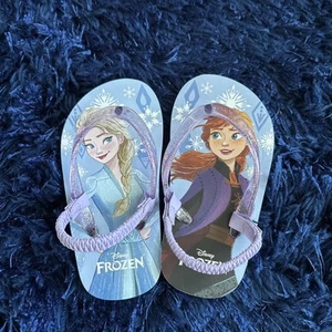 Disney Frozen Toddler Girl Size 7/8 Flip Flop Sandals with Back Strap - New - Picture 1 of 4