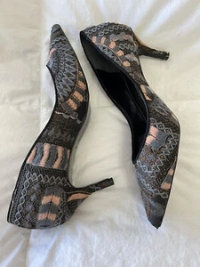 CHARLES BY CHARLES DAVID Women's SZ 9.5~ Embroidered~ Mid Heel Height - Picture 1 of 11