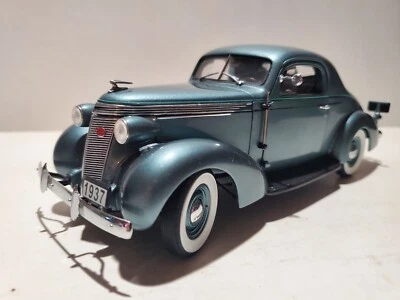 Danbury Mint 1937 Studebaker Dictator Coupe Limited 1:24 Scale Diecast Model Car - Image 1 of 4