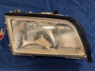 Фара в сборе, правая сторона, Mercedes W202. Деталь No 202-820-08-61, б/у, хорошее состояние товара - Изображение 1 из 4