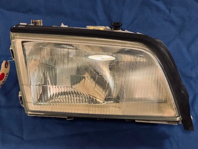 Conjunto de farol, destro, Mercedes W202. Peça # 202-820-08-61, usada em bom estado - Imagem 1 de 4