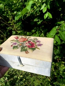 Vintage Embroidery Needlepoint Floral Satin Light Blue JEWELRY BOX 💜sj7m5s - Picture 1 of 10