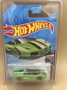 2019 Hot Wheels ERROR GREEN LAMBORGHINI REVENTON ROADSTER no windshield LOOK - Picture 1 of 3