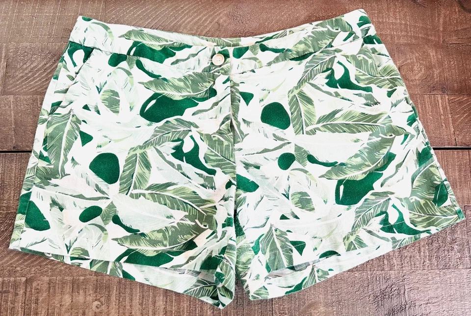 SAINT TROPEZ WEST size 10 Linen Blend Green & White Palm Print 4" Inseam Shorts - Imagem 1 de 4