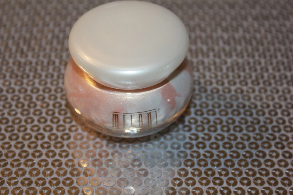 Milani Shimmering BODY GLOW Highlighter Dewy Light Gold No 02 .92oz Italy NEW!!! - Image 1 of 3