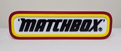 Letrero con logotipo de caja de cerillas impreso en 3D coches de juguete coleccionista pista carrera Foto 1 de 4