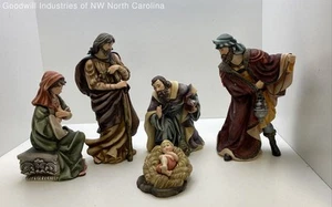 Porcelain Nativity Set Incomplete - Picture 1 of 6