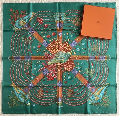 Nuevo~HERMES~Chemins de Corail~Annie Faivre~100% Seda~Bufanda~90cm~Caja~Francia Foto 1 de 4