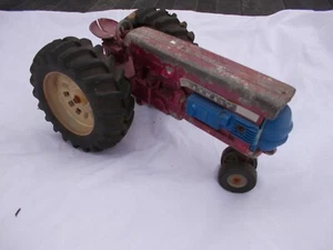 Farmall 560 Flying rod Pullin 1/16 scale toy tractor ORIGINAL Maroon HARD TOFIND - Picture 1 of 12