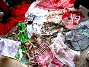 20 grembiuli vintage MCM floreale cotone trasparente bavaglino all'uncinetto novità gingham + RIDOTTO - Foto 1 di 24