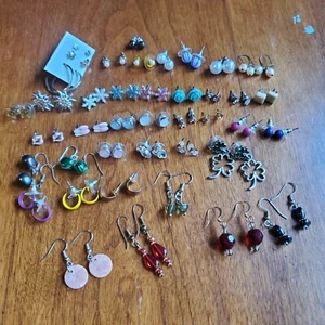 LOTE MIXTO DE 40 PARES DE PENDIENTES tachuelas perlas colgantes pares pequeños - Imagen 1 de 6