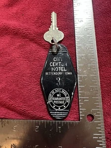 Llavero de plástico vintage para motel, City Center Motel en Bettendorf, IA.  Habitación 3! - Imagen 1 de 3
