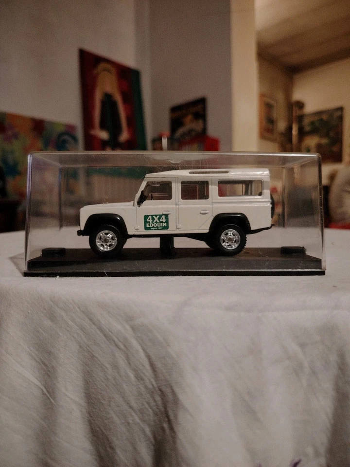 VEREM - LAND ROVER DEFENDER 4X4 - Modellino Auto Bianco - Scala 1:43 -Francia  - Immagine 1 di 4