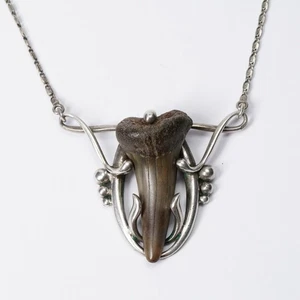 Collar Art Deco coral cabujón plata tiburón diente diseño Países Bajos WOW - Imagen 1 de 8