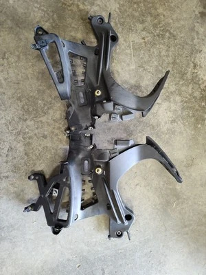 2005 05 04-08 BMW K1200S K1200 обтекатель кронштейн L/R передней панели верхний упор  - Изображение 1 из 4