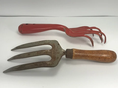 Vtg Garden Tools Trident 3 Prong Fork, Wood Handle, Red Claw Metal Rake Cover